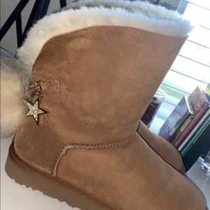 UGG Women’s classic short charm boot